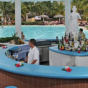 pool-bar-pardisus-rio-de-oro-resort-spa-cuba-holiday