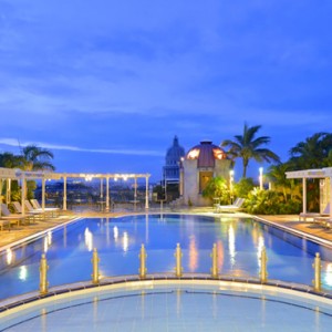 rooftop-pool-2-iberostar-parque-central-luxury-cuba-holiday-packages