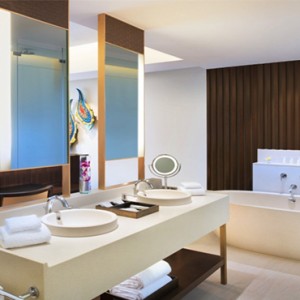 vana-belle-koh-samui-holiday-classic-pool-suite-bathroom