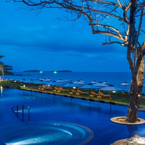 vana-belle-koh-samui-holiday-main-pool-twilight