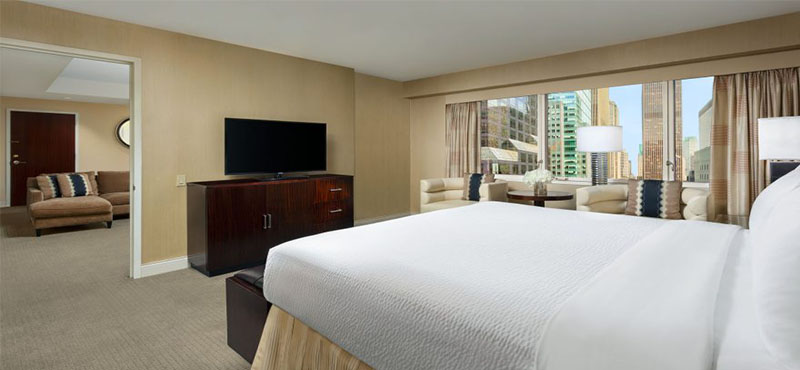 crowne-plaza-times-square-manhattan-new-york-holiday-penthouse-suite-bedroom