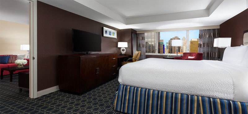 crowne-plaza-times-square-manhattan-new-york-holiday-junior-suite-bedroom