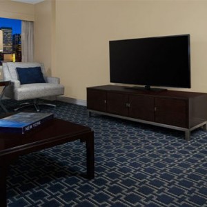 crowne-plaza-times-square-manhattan-new-york-holiday-junior-suite-lounge