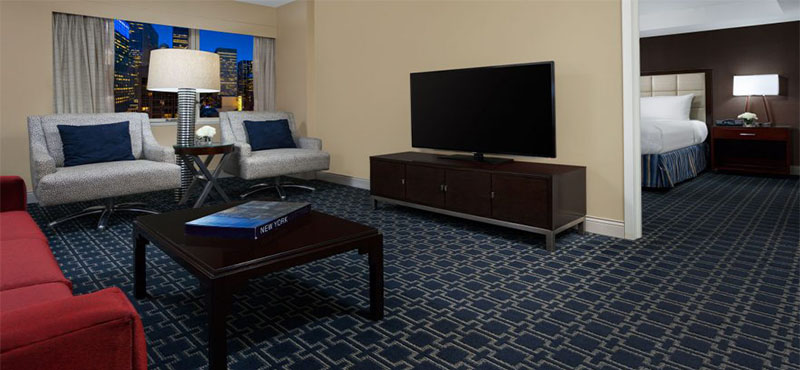 crowne-plaza-times-square-manhattan-new-york-holiday-junior-suite-lounge