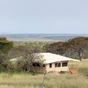 exterior-serengeti-bushtops-luxury-tanzania-holiday-packages