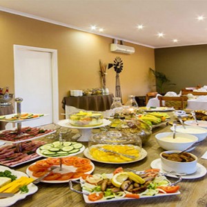 hlangana-lodge-south-africa-holidays-breakfast-room-cuisine