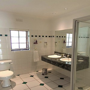 hlangana-lodge-south-africa-holidays-standard-room-bathroom