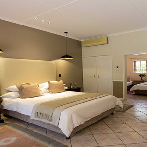 hlangana-lodge-south-africa-holidays-standard-room-bedroom1