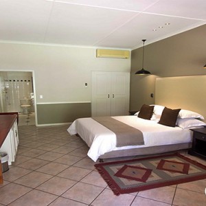 hlangana-lodge-south-africa-holidays-standard-room-double-bed