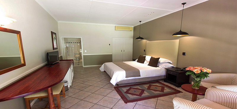 hlangana-lodge-south-africa-holidays-standard-room-double-bed
