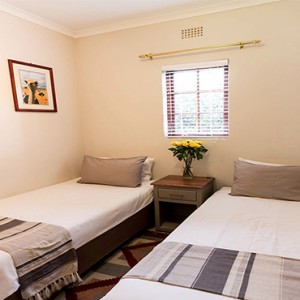 hlangana-lodge-south-africa-holidays-standard-room-family-bed