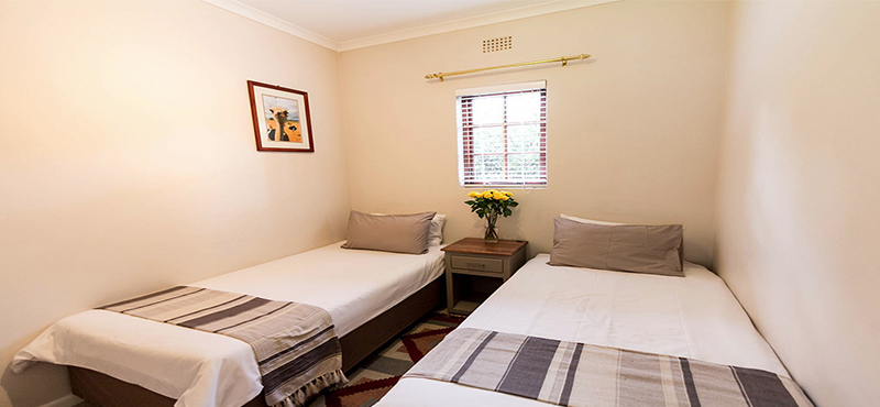 hlangana-lodge-south-africa-holidays-standard-room-family-bed