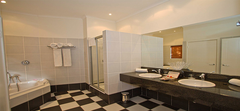 hlangana-lodge-south-africa-holidays-suite-room-bathroom