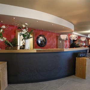 hotel-koh-i-nor-val-thorens-france-holidays-hotel-lobby-reception