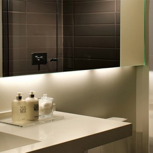 hotel-zetta-san-francisco-holiday-bathroom