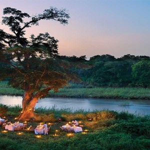 lion-sands-game-reserve-south-africa-narnia-lodge-outside-dining