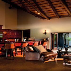 lion-sands-game-reserve-south-africa-tinga-lodge-bar