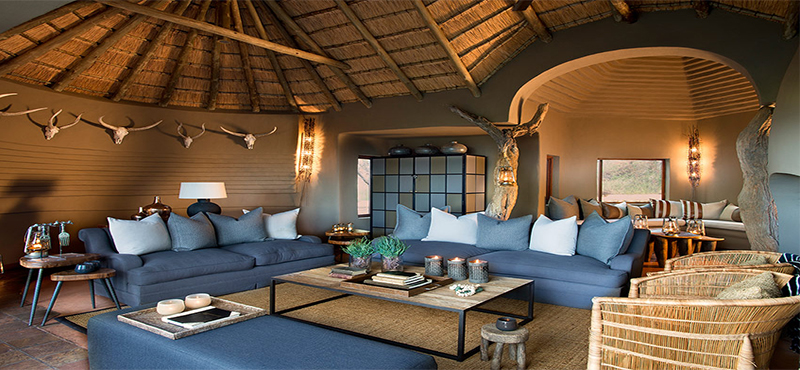 madikwe-safari-lodge-south-africa-holiday-dithaba-lodge-bar-lounge