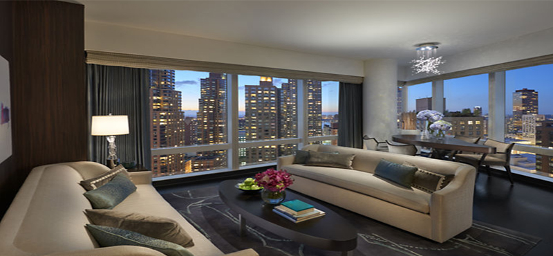 mandarin-oriental-new-york-holiday-hudson-river-view-room-living-room