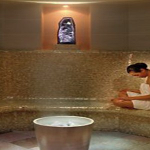 mandarin-oriental-new-york-holiday-spa-amethyst-crystal-steam-room