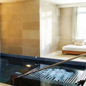 mandarin-oriental-new-york-holiday-spa-vitality-pool