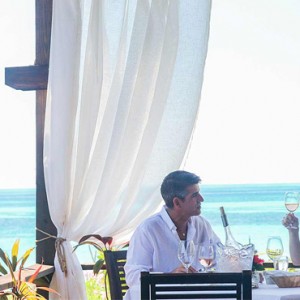 romantic-dinner-keyonna-beach-resort-luxury-antigua-holiday-packages