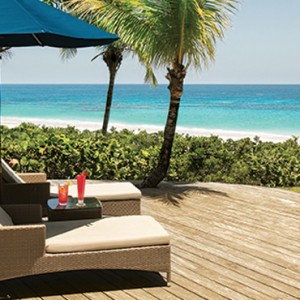 sun-loungers-pink-sands-resort-luxury-bahamas-holiday-packages
