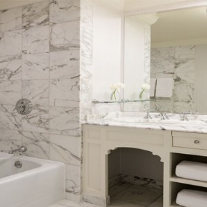 the-ritz-carlton-san-francisco-holiday-club-one-bedroom-suite-bathroom