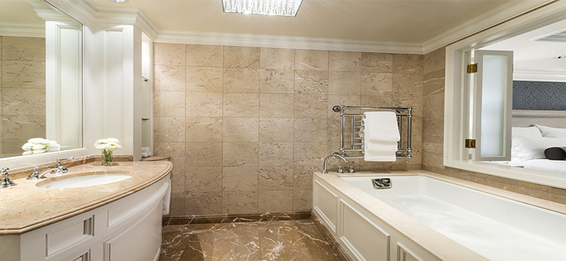 the-ritz-carlton-san-francisco-holiday-presidential-suite-bathroom