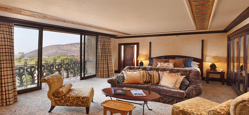 the-palace-of-the-lost-city-south-africa-holidays-royal-suite-bedroom1
