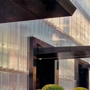 baccarat-hotel-and-residences-new-york-holiday-entrance