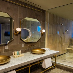 dream-downtown-new-york-holiday-guesthouse-presidential-suite-bathroom