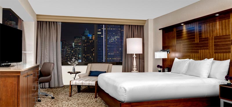 the-hilton-times-square-new-york-holidays-1-king-bed-corner-room1
