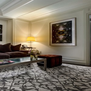 the-mark-hotel-new-york-holiday-courtyard-junior-suites-living-room