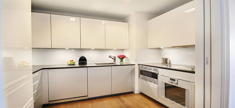 the-mark-hotel-new-york-holiday-garden-suite-kitchen