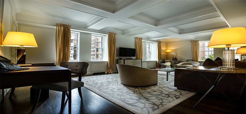 the-mark-hotel-new-york-holiday-madison-suite-living-room