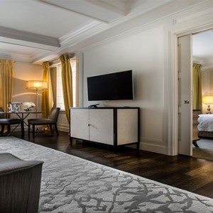the-mark-hotel-new-york-holiday-mark-signature-suite-living-room-bedroom