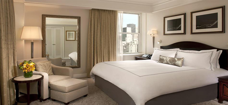 the-peninsula-new-york-holiday-executive-suite-bedroom