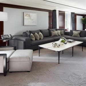 the-peninsula-new-york-holiday-fifth-avenue-suite-living-room
