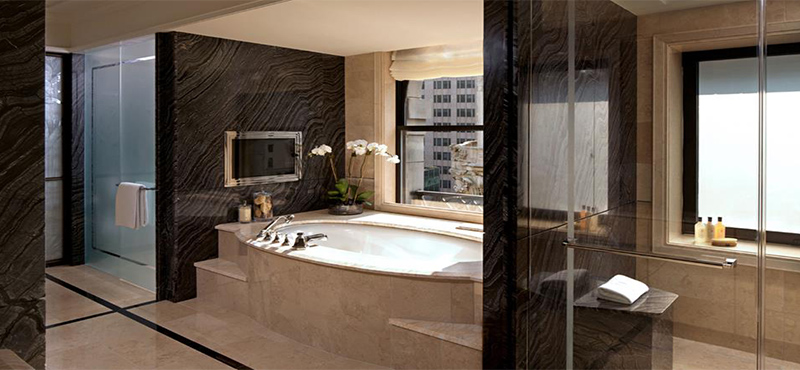 the-peninsula-new-york-holiday-the-peninsula-suite-bathroom