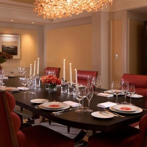 the-peninsula-new-york-holiday-the-peninsula-suite-dining-room