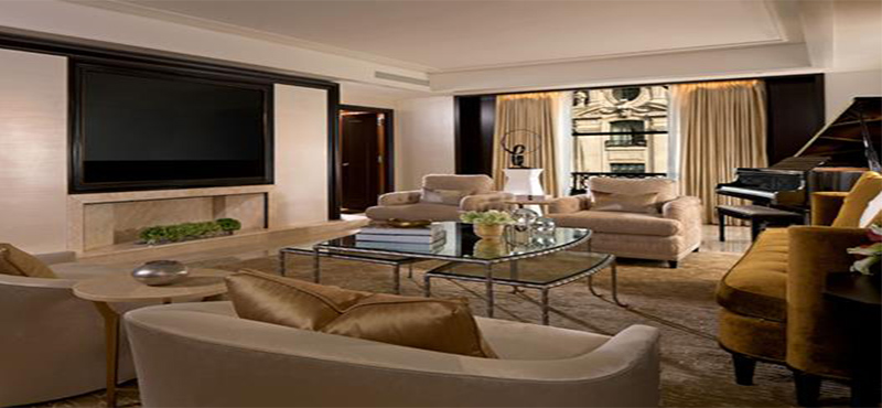 the-peninsula-new-york-holiday-the-peninsula-suite-living-room