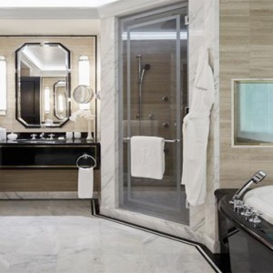 the-peninsula-new-york-holiday-the-fifth-avenue-suite-bathroom