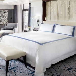 the-peninsula-new-york-holiday-the-fifth-avenue-suite-bedroom
