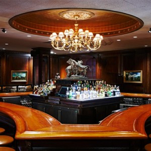 waldorf-astoria-new-york-holiday-bull-and-bear-steakhouse-bar