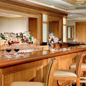 waldorf-astoria-new-york-holiday-peacock-bar-and-lounge