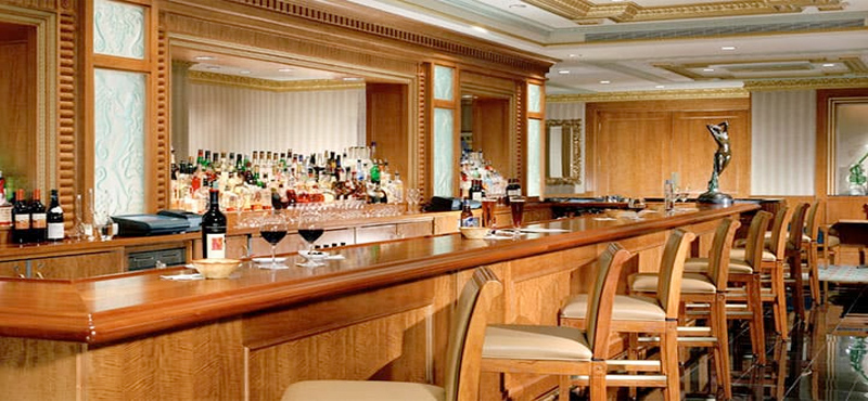 waldorf-astoria-new-york-holiday-peacock-bar-and-lounge