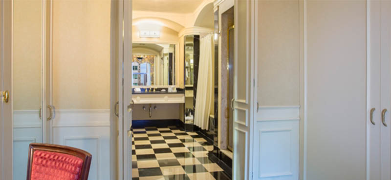 waldorf-astoria-new-york-holiday-signature-suite-bathsuite