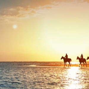horse-eiding-lux-belle-mare-luxury-mauritius-holidays