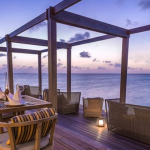 Aquarium Restaurant and Bar - Hurawaihi - Luxury Maldives Honeymoon